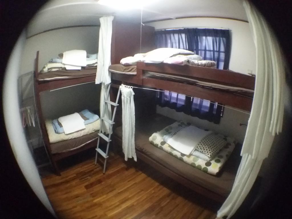 Guesthouse Base Okinawa Naha Eksteriør billede